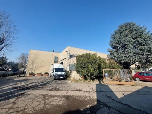 locale commerciale in affitto a Bologna