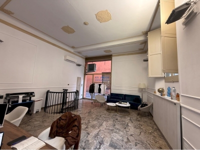 negozio in affitto a Bologna in zona Centro Storico