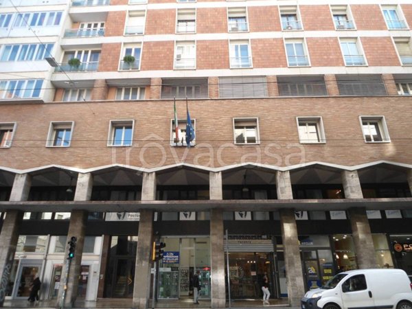 negozio in affitto a Bologna in zona Quartiere Porto
