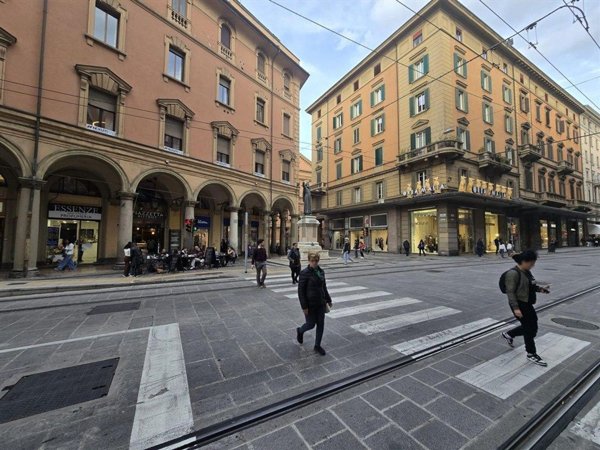 negozio in affitto a Bologna in zona Centro Storico
