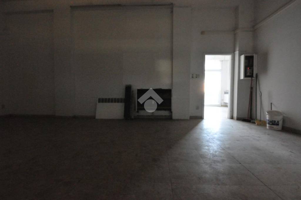 negozio in affitto a Bologna in zona Bolognina