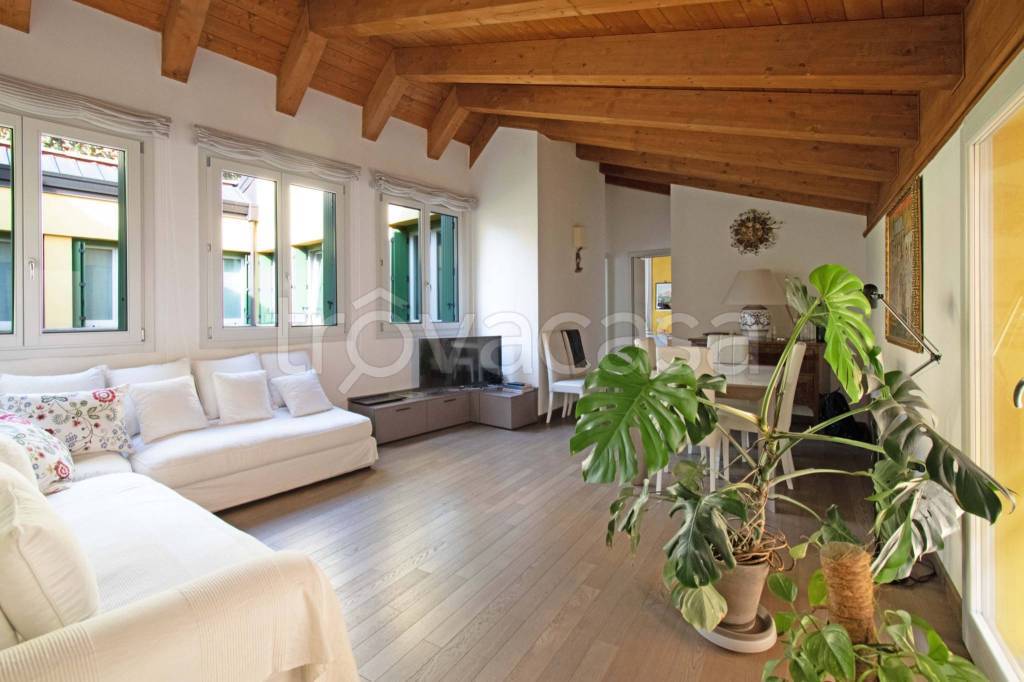 appartamento in affitto a Bologna in zona Saragozza