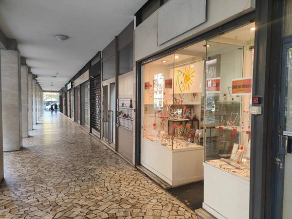 negozio in affitto a Bologna in zona Murri