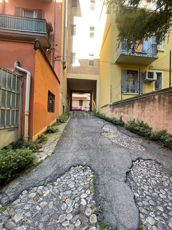 locale di sgombero in affitto a Bologna in zona Saffi