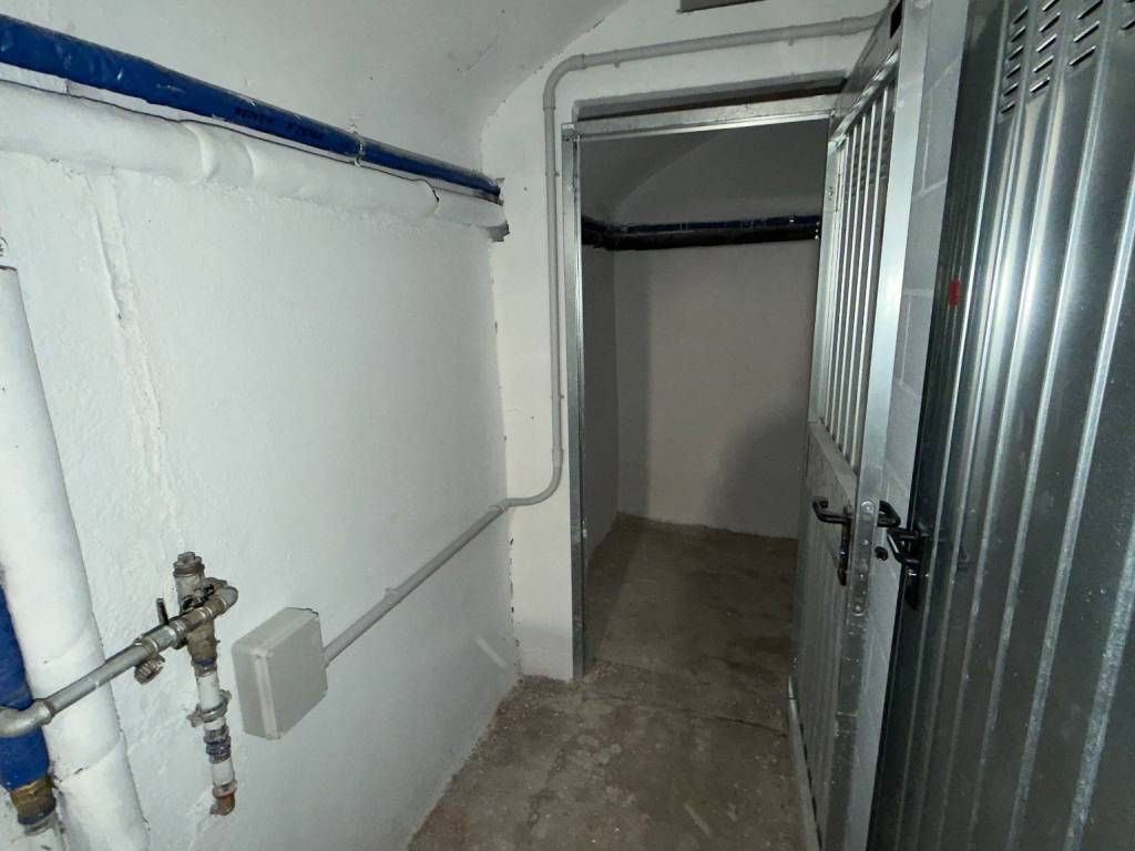 locale commerciale in affitto a Bologna