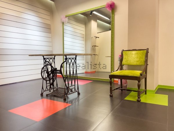 locale commerciale in affitto a Bologna