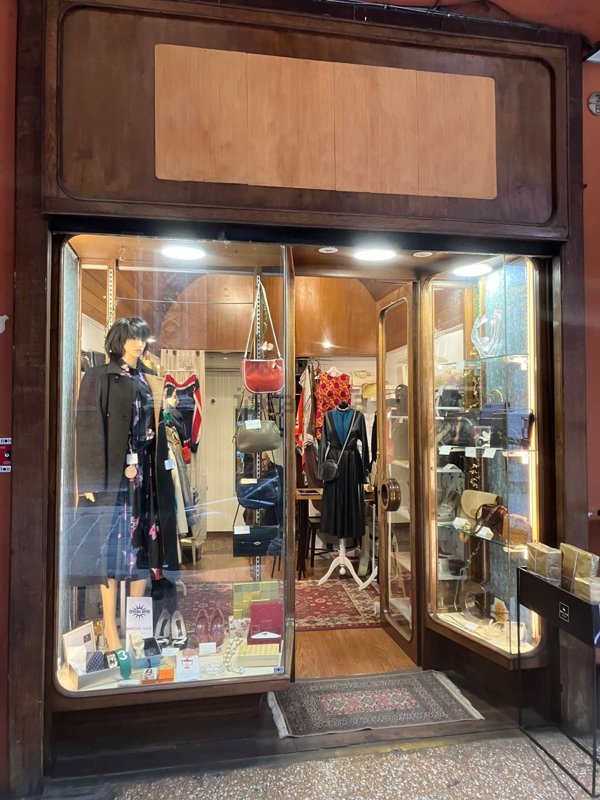 negozio in affitto a Bologna in zona Centro Storico
