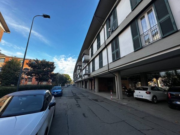 negozio in affitto a Bologna in zona Barca