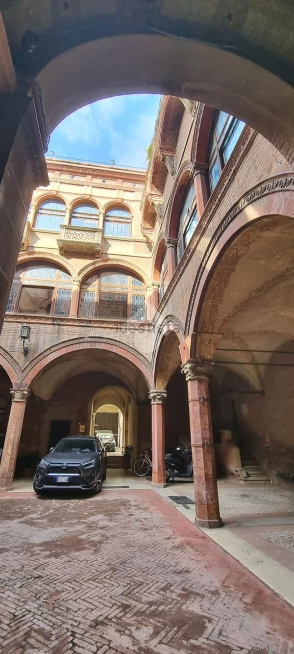 ufficio in affitto a Bologna in zona Santo Stefano