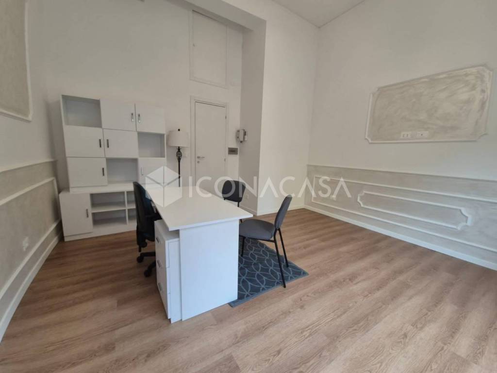 negozio in affitto a Bologna in zona Santa Viola