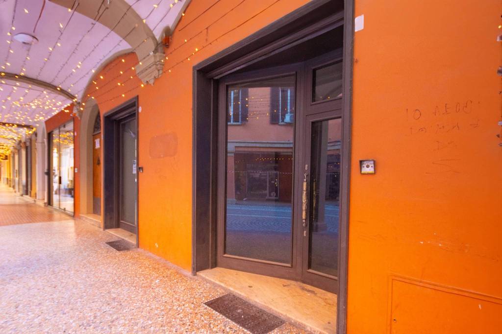 negozio in affitto a Bologna in zona Centro Storico