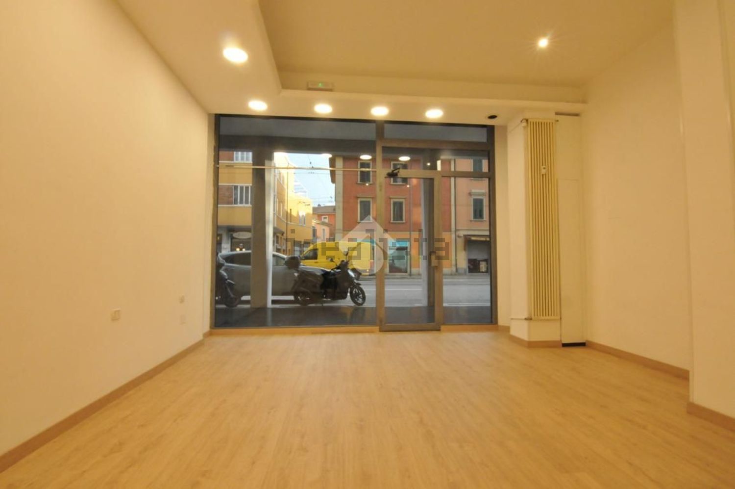 negozio in affitto a Bologna in zona San Vitale