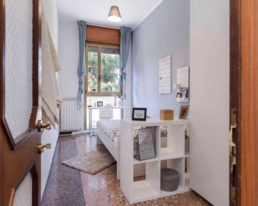 negozio in affitto a Bologna in zona Saragozza