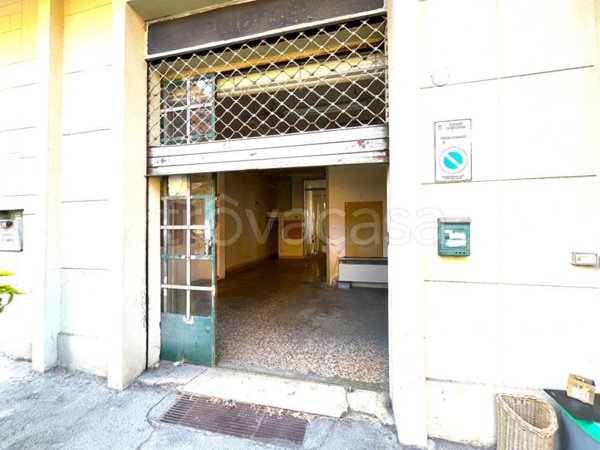 negozio in affitto a Bologna in zona Saragozza
