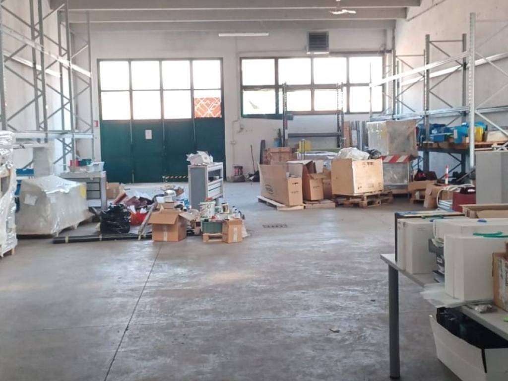 locale commerciale in affitto a Bologna in zona Borgo Panigale