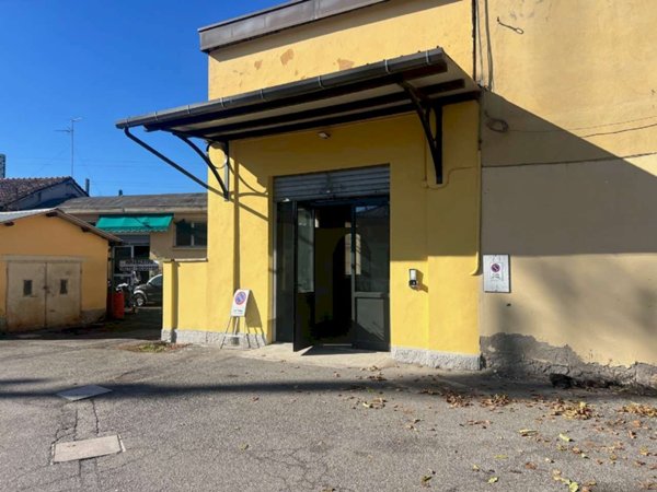 locale commerciale in affitto a Bologna