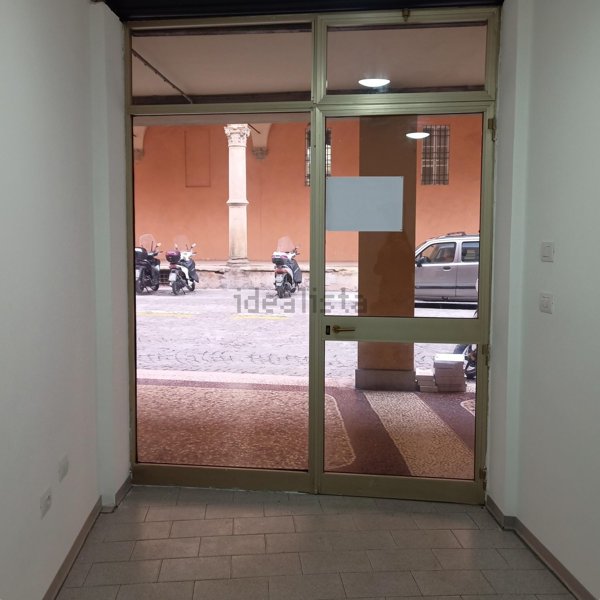 locale di sgombero in affitto a Bologna in zona Santo Stefano