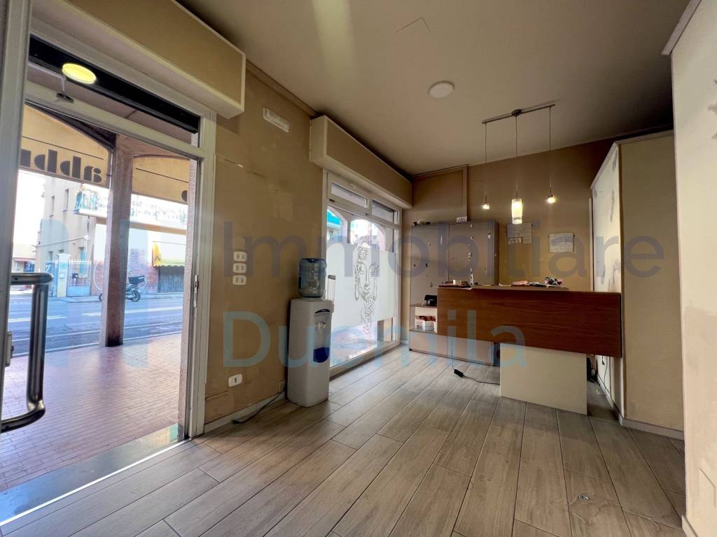 negozio in affitto a Bologna in zona Saffi