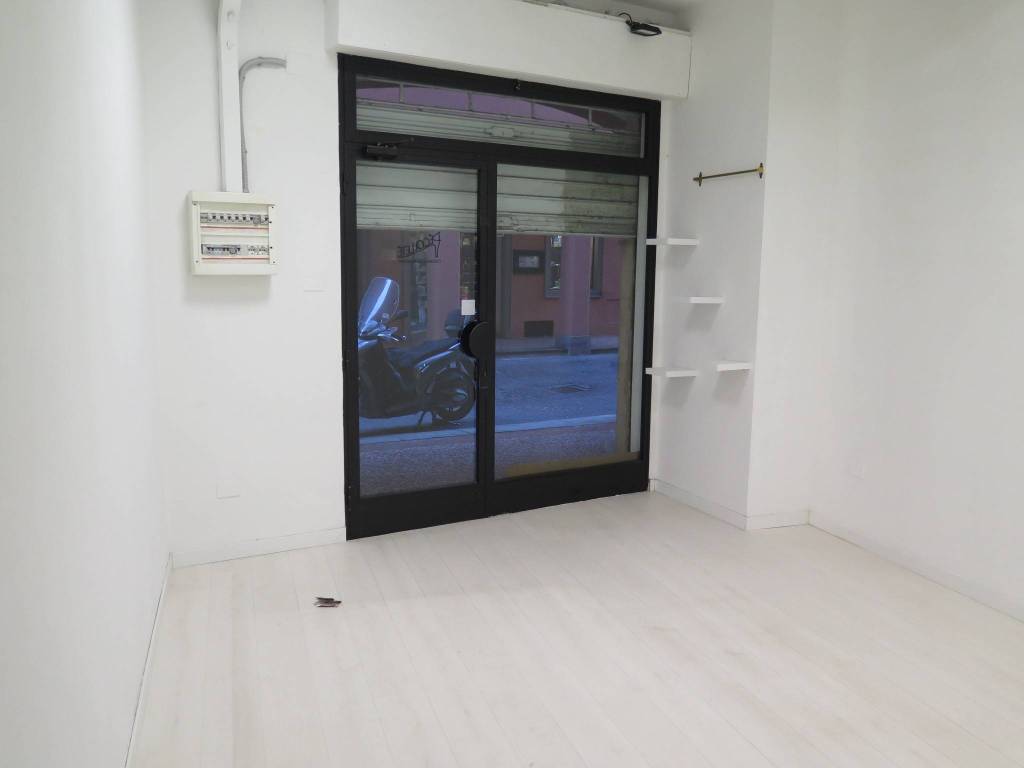 negozio in affitto a Bologna