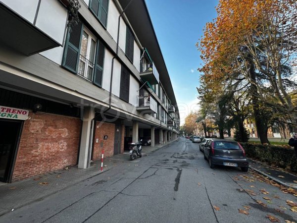 negozio in affitto a Bologna in zona Barca