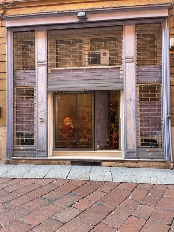 negozio in affitto a Bologna in zona Centro Storico