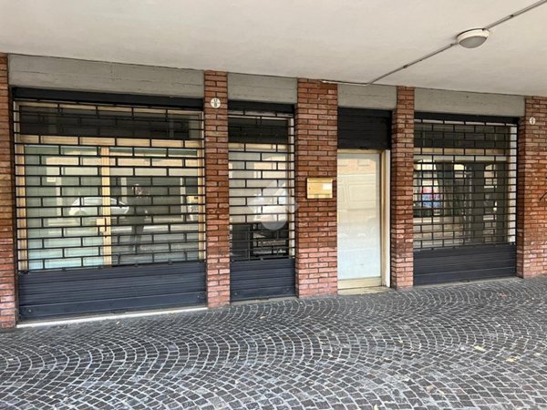 negozio in affitto a Bologna in zona San Donato