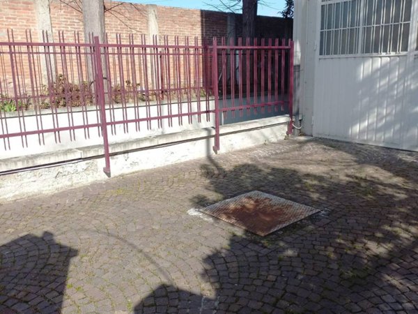 locale commerciale in affitto a Bologna in zona Barca