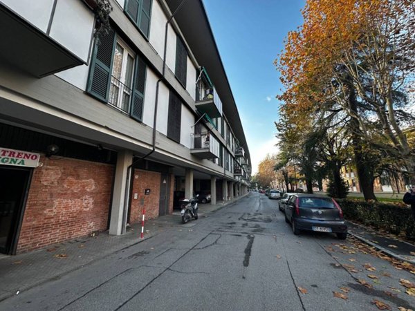 negozio in affitto a Bologna in zona Santa Viola