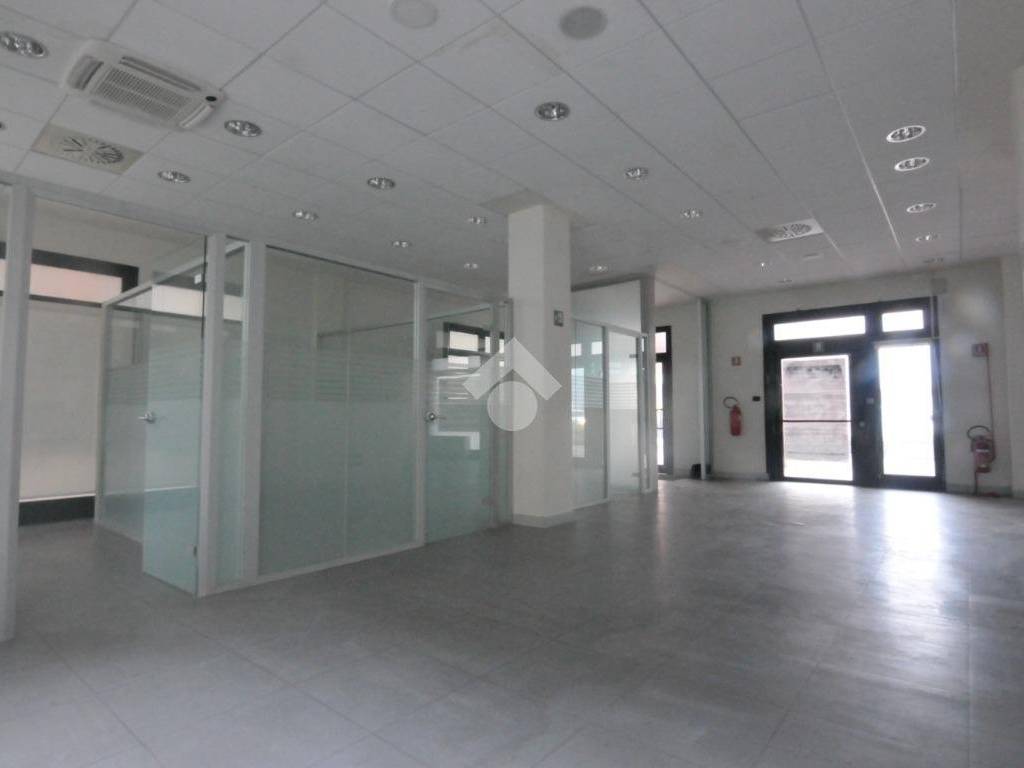 negozio in affitto a Bologna in zona Corticella