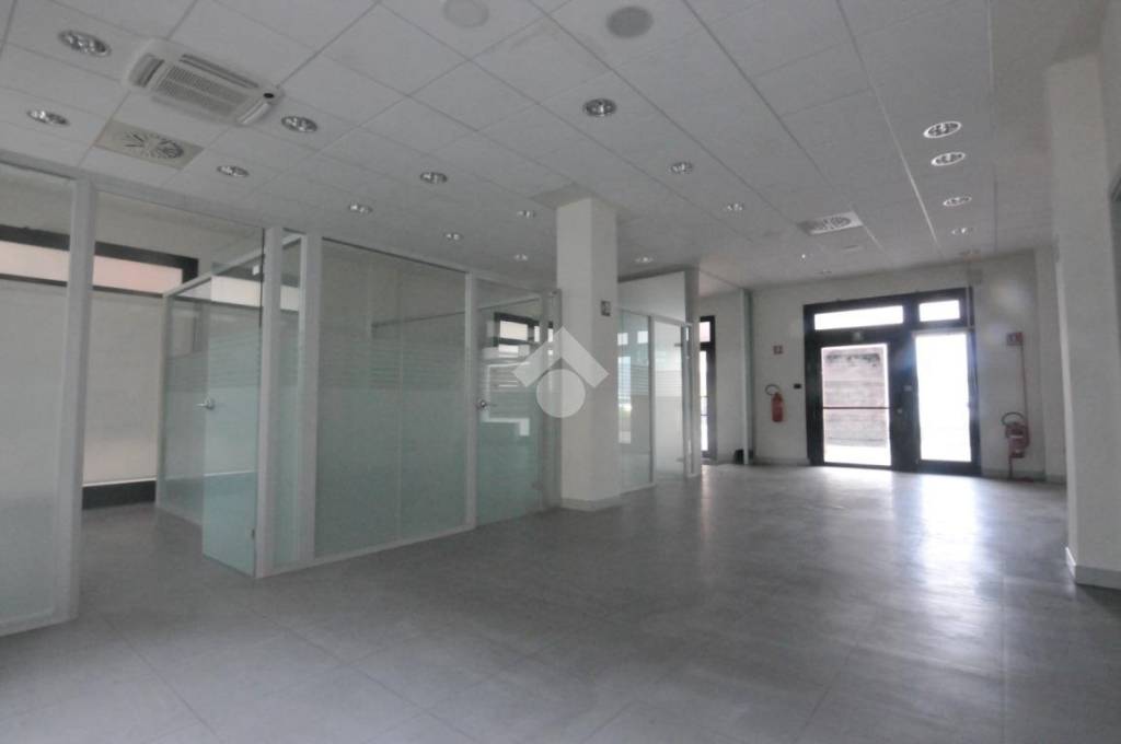 negozio in affitto a Bologna in zona Quartiere Navile