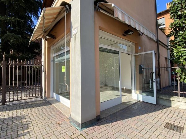 negozio in affitto a Bologna in zona Reno