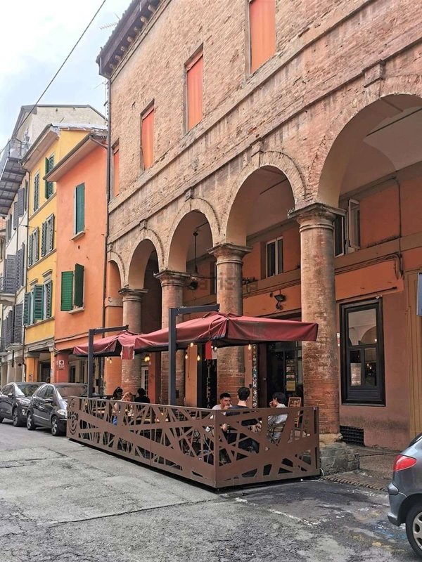 locale commerciale in affitto a Bologna in zona San Vitale