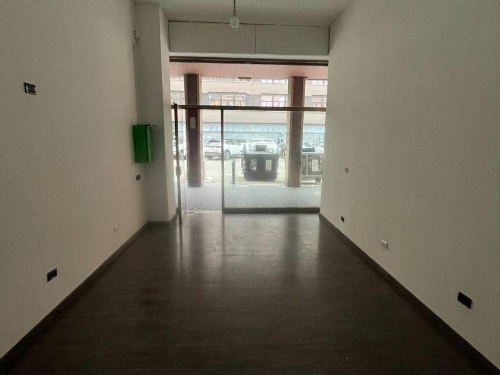 negozio in affitto a Bologna in zona Reno