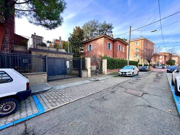 locale di sgombero in affitto a Bologna in zona Saragozza