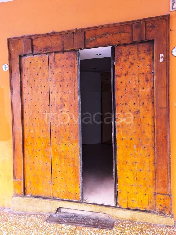 negozio in affitto a Bologna in zona Santo Stefano