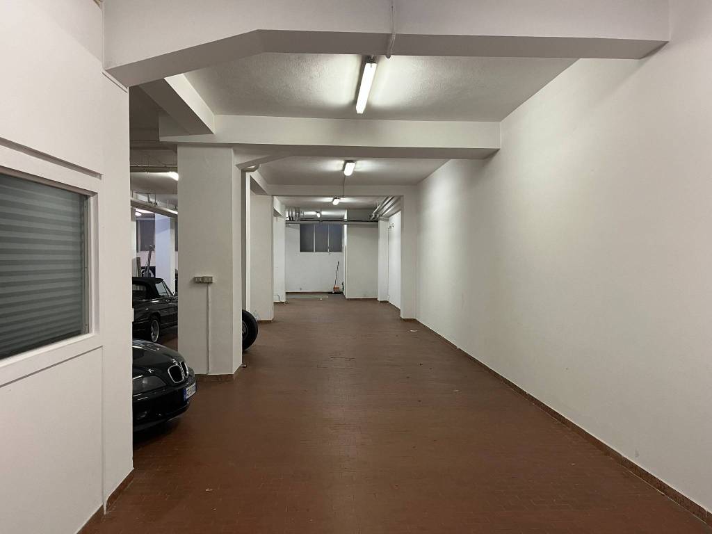 locale commerciale in affitto a Bologna in zona San Vitale