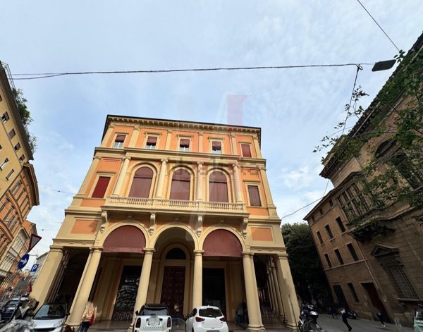 locale commerciale in affitto a Bologna in zona Santo Stefano
