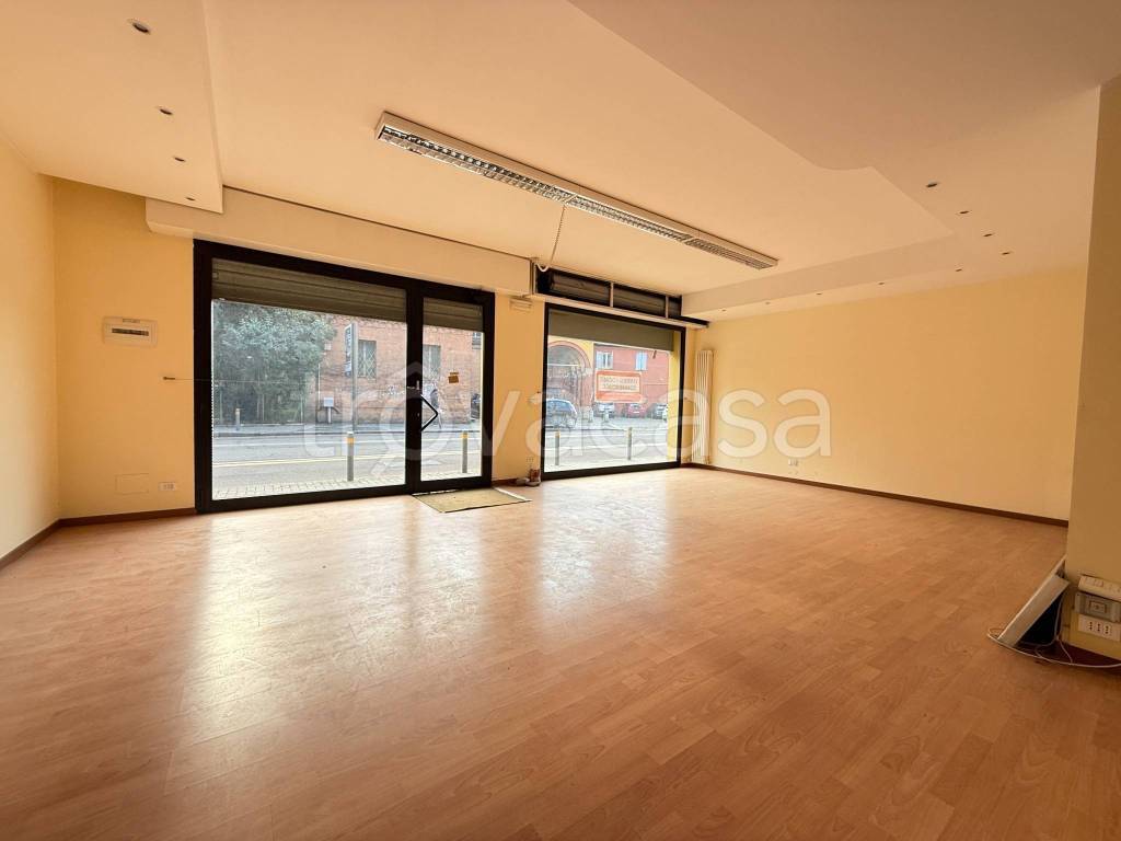 negozio in affitto a Bologna in zona San Vitale