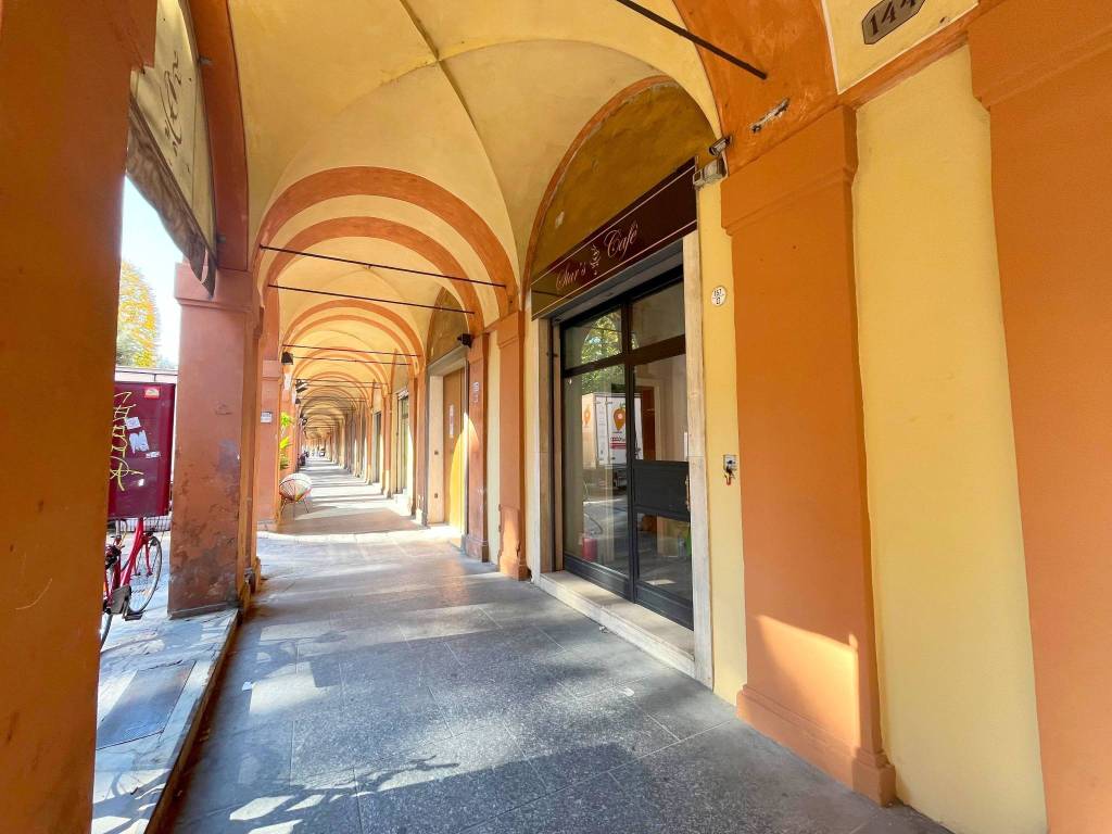 negozio in affitto a Bologna in zona Saragozza