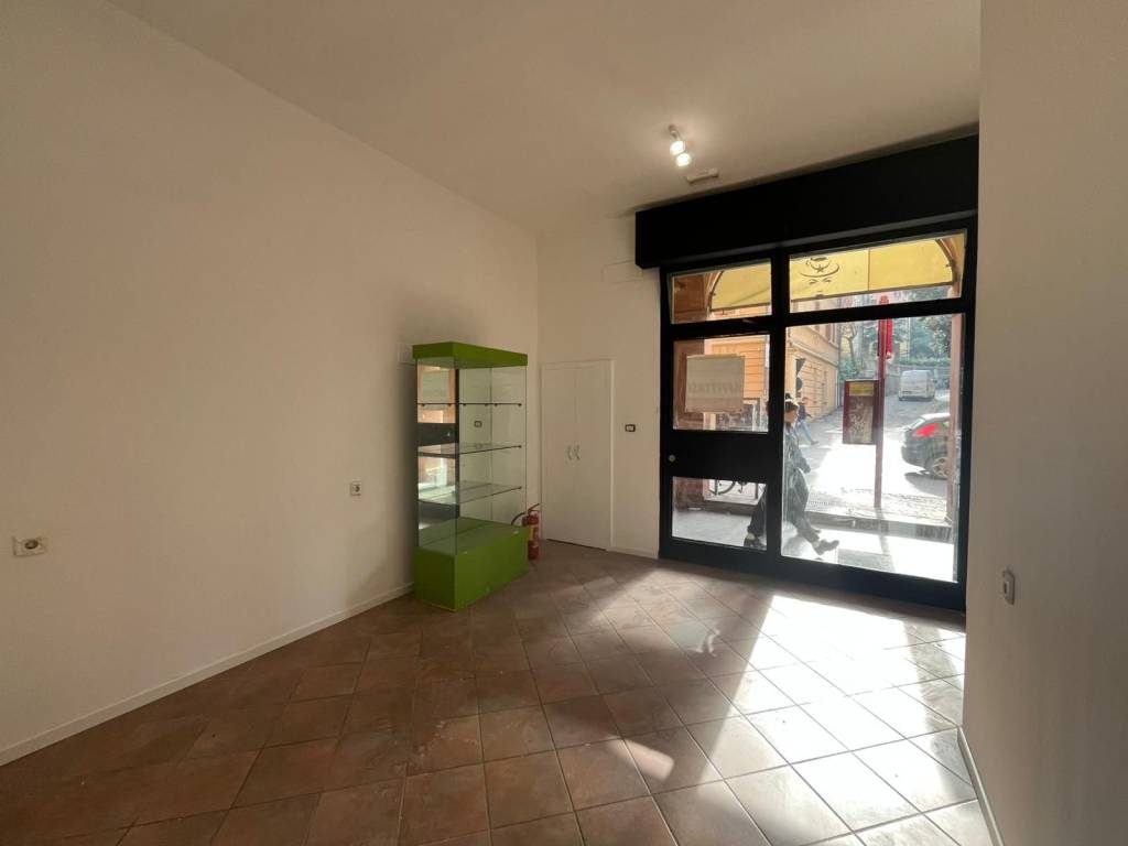negozio in affitto a Bologna in zona Saragozza