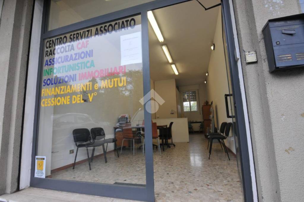 negozio in affitto a Bologna in zona Corticella
