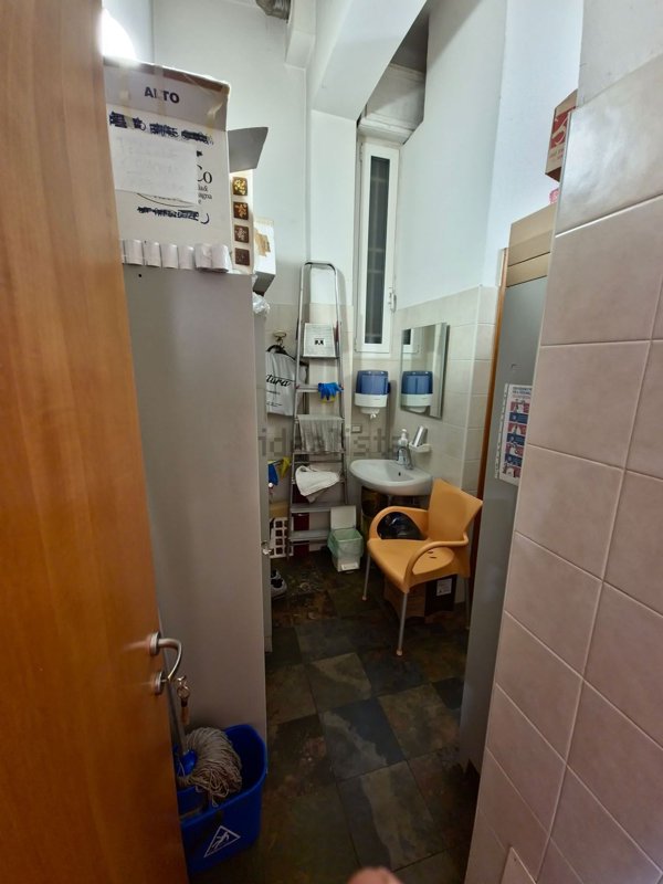 negozio in affitto a Bologna in zona Saragozza