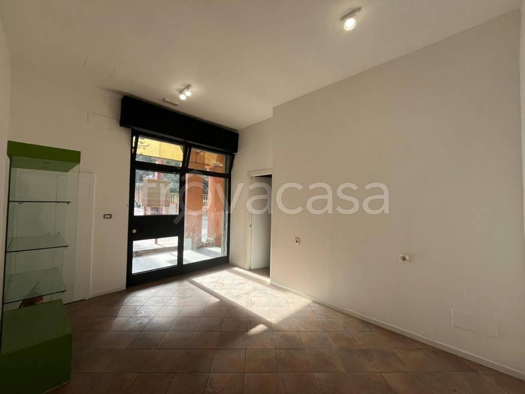 negozio in affitto a Bologna in zona Saragozza