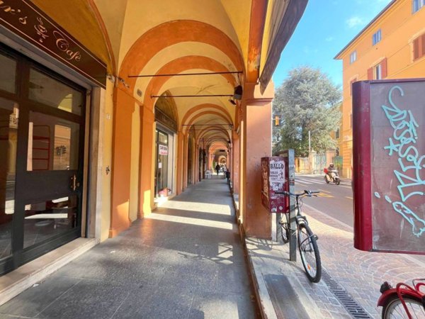 negozio in affitto a Bologna in zona Saragozza