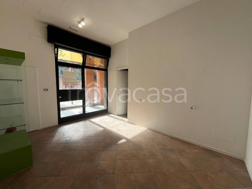 negozio in affitto a Bologna in zona Saragozza