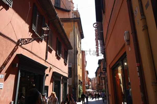 locale commerciale in affitto a Bologna in zona Centro Storico