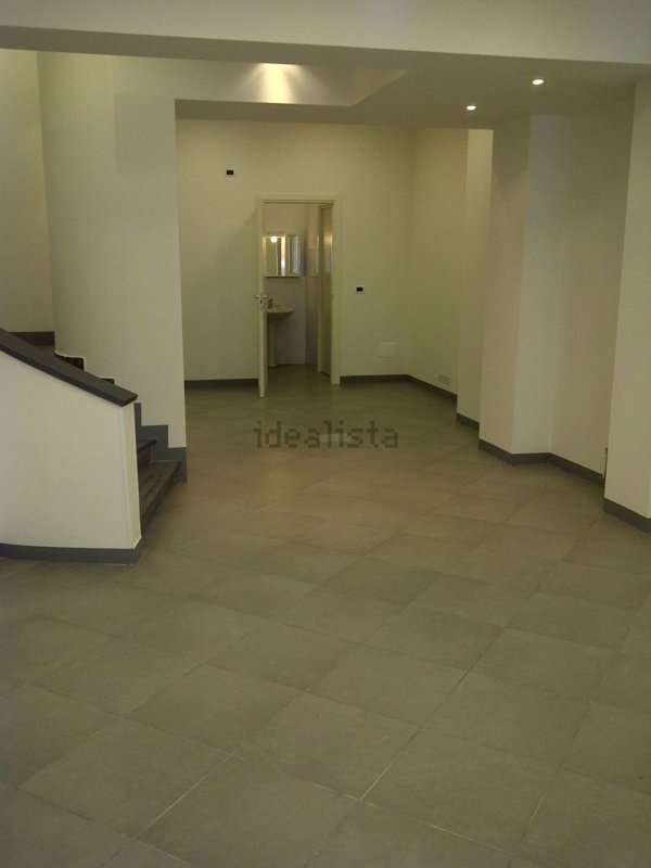 negozio in affitto a Bologna in zona San Vitale