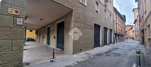 negozio in affitto a Bologna