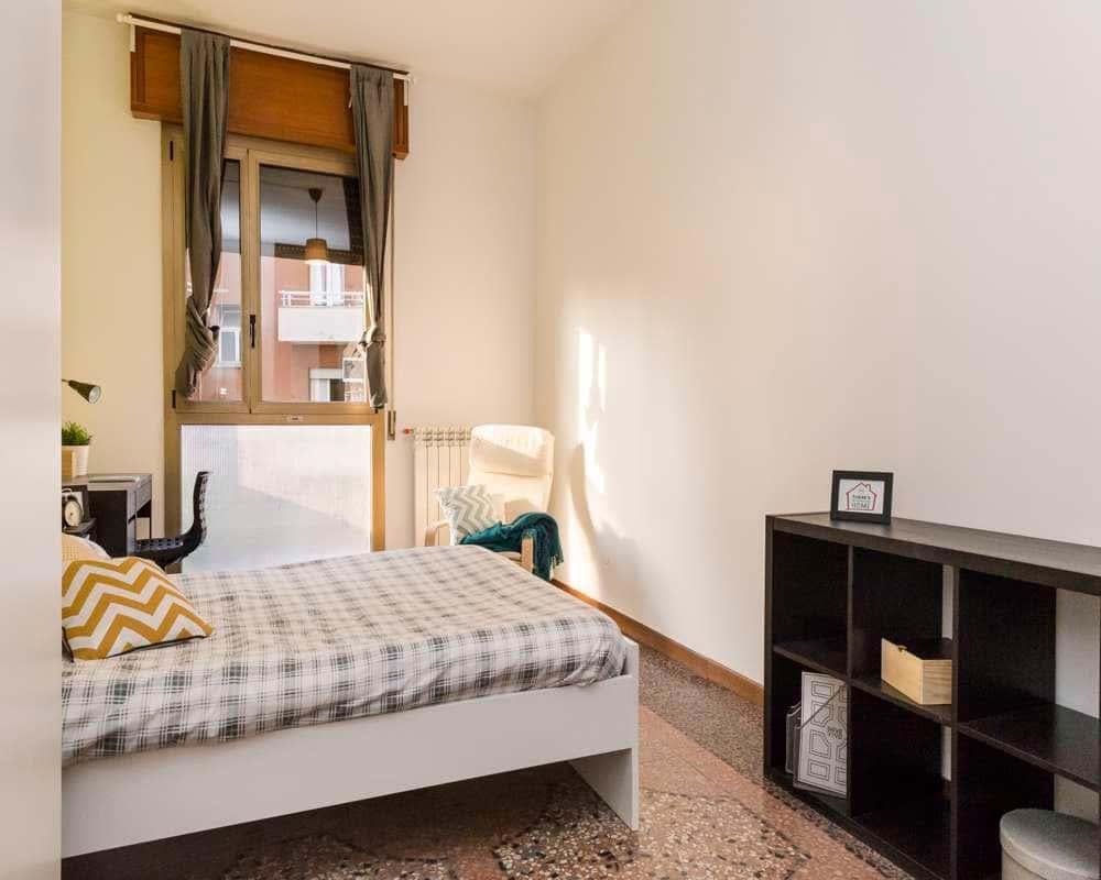 negozio in affitto a Bologna in zona Saragozza