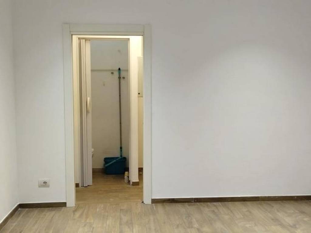 negozio in affitto a Bologna in zona Quartiere Porto